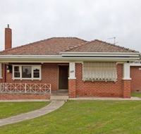 Red Brick Beauty - Central Cottage - Accommodation ACT