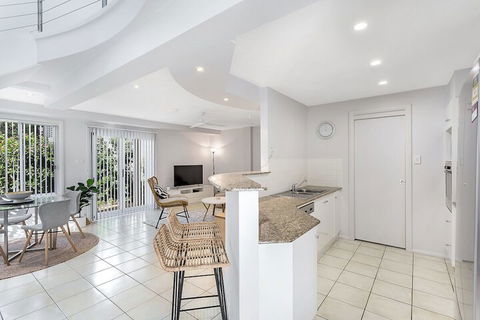 Sandcastles 1 / 8 Ala Moana Way - Accommodation ACT 6