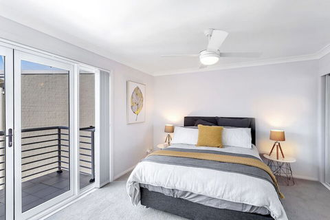 Sandcastles 1 / 8 Ala Moana Way - Accommodation ACT 3