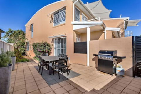 Sandcastles 1 / 8 Ala Moana Way - Accommodation ACT 0