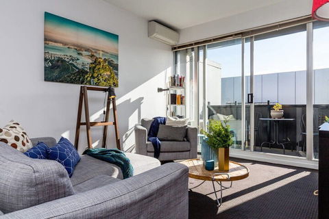 Mika, 2bdr Fitzroy Pad With Secure Parking - Accommodation ACT 4