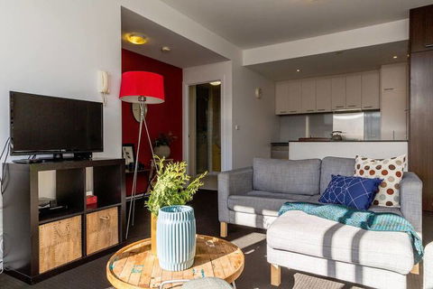 Mika, 2bdr Fitzroy Pad With Secure Parking - Accommodation ACT 5