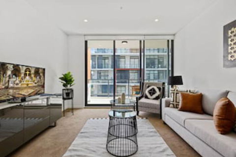 HomeHotel Waterside Luxury & New Residences - Accommodation ACT 0