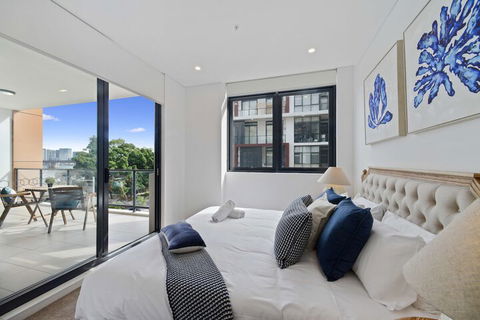 HomeHotel Waterside Luxury & New Residences - Accommodation ACT 5