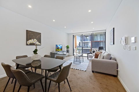 HomeHotel Waterside Luxury & New Residences - Accommodation ACT 1
