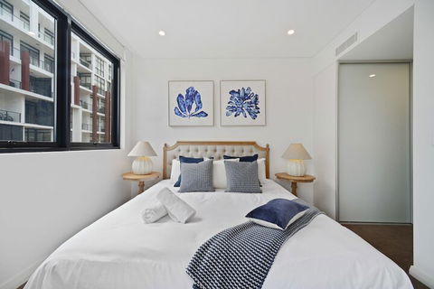HomeHotel Waterside Luxury & New Residences - Accommodation ACT 7