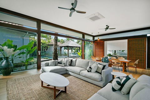 ESPRIT 2 PALM COVE BRAND NEW - Accommodation ACT 4