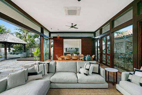 ESPRIT 2 PALM COVE BRAND NEW - Accommodation ACT 3