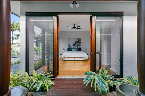 ESPRIT 2 PALM COVE BRAND NEW - Accommodation ACT 6