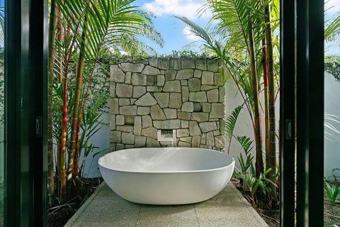 ESPRIT 2 PALM COVE BRAND NEW - Accommodation ACT 5