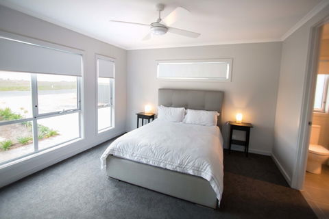 Wellington Lake Retreat - Accommodation ACT 4