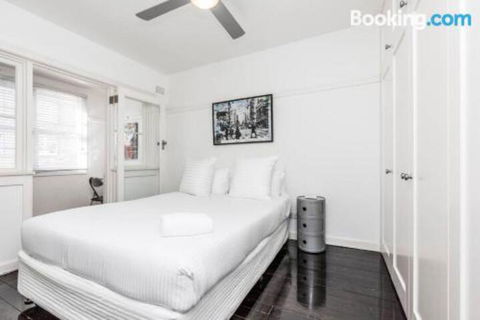 Two Bedroom Apartment In Elizabeth Bay & Potts Point - Accommodation ACT 6