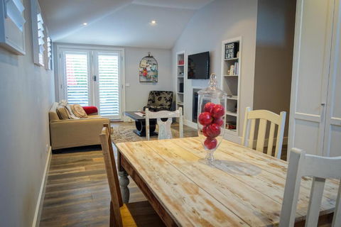 Pomegranate Guest House - Accommodation ACT 6