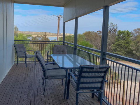 Longbeach House - Accommodation ACT 2