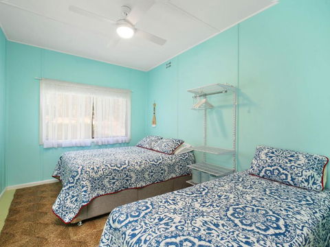 Retro Vibes 18 Norahview Street Bateau Bay - Accommodation ACT 4