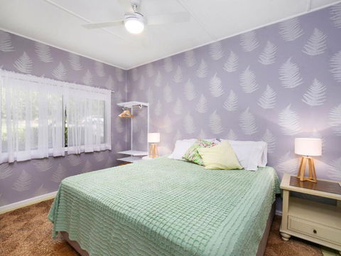 Retro Vibes 18 Norahview Street Bateau Bay - Accommodation ACT 5