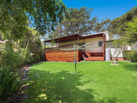 Retro Vibes 18 Norahview Street Bateau Bay - Accommodation ACT 1