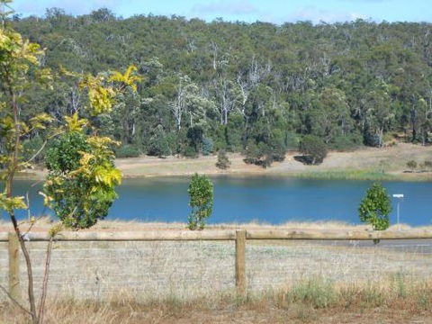 Lakeview - Accommodation ACT 2