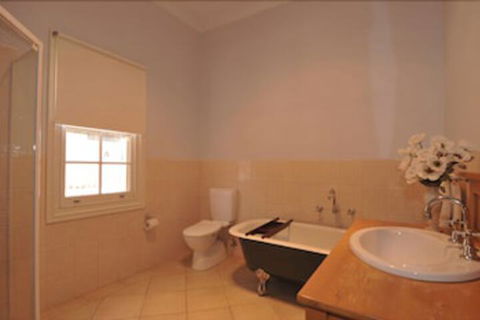Charlie Bates Cottage - Accommodation ACT 6