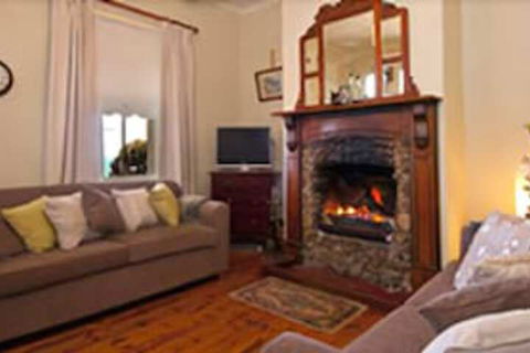 Charlie Bates Cottage - Accommodation ACT 2