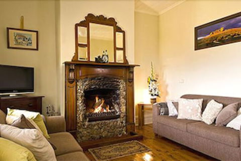 Charlie Bates Cottage - Accommodation ACT 1