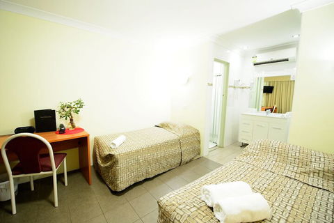 Liberty Plains Motor Inn - Accommodation ACT 6