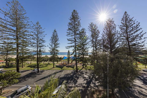 Oaks Gold Coast Calypso Plaza Suites - Accommodation ACT 4