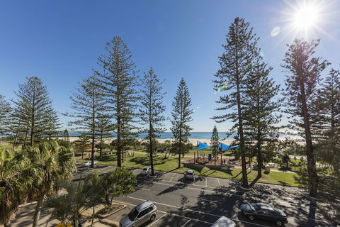 Oaks Gold Coast Calypso Plaza Suites - Accommodation ACT 1