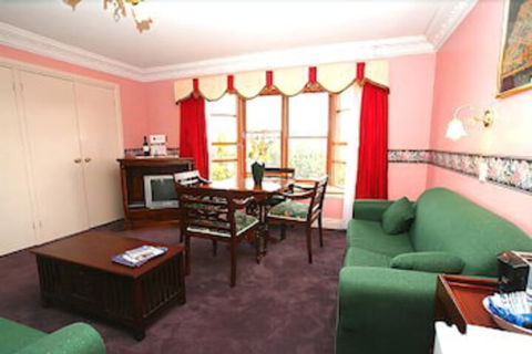 Hatchers Richmond Manor - Accommodation ACT 4