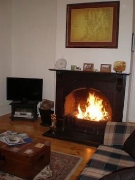 Brown's House Bed And Breakfast - Accommodation ACT 2