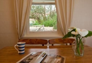 Brown's House Bed And Breakfast - Accommodation ACT 4