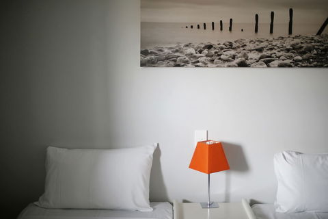 The Lakes Hotel - Accommodation ACT 3