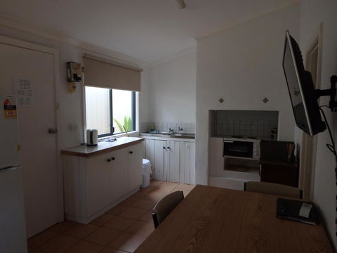 Lazy Lobster Holiday Units & Chalets - Accommodation ACT 4