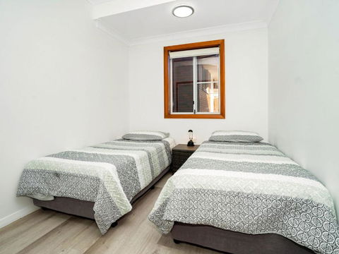 Beachcomer Unit 2 The Entrance NSW - Accommodation ACT 2