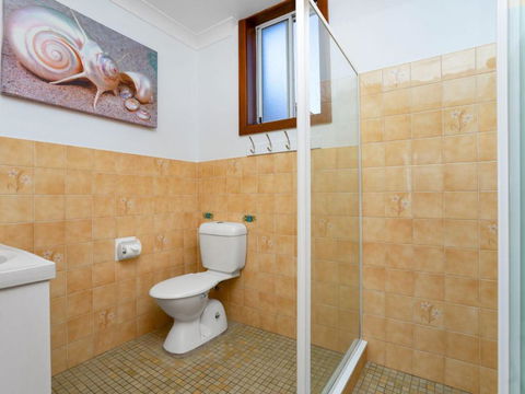 Beachcomer Unit 2 The Entrance NSW - Accommodation ACT 3