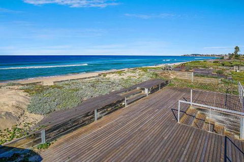 Perfect Beach Front Duplex The Entrance North - Accommodation ACT 5