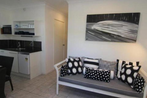 Portofino Unit 4 - Accommodation ACT 6
