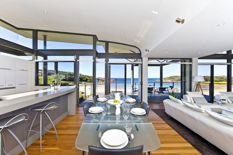 Sails On The Beachfront Exclusive Seaside Home - Accommodation ACT 6