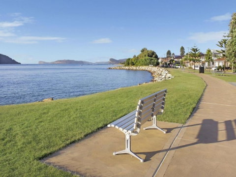 Bella Mare 2 Bedroom Ocean View Terrace Apt - Accommodation ACT 6
