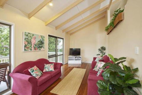 Straddie House - Accommodation ACT 6