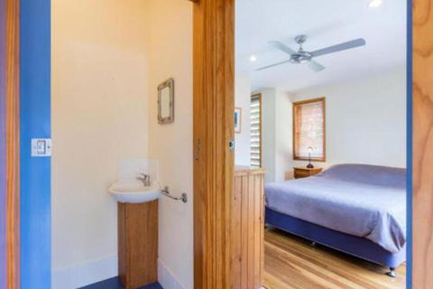 Blue Poles (Pets Allowed) - Accommodation ACT 3