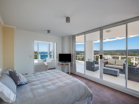 Penthouse 707 4 Bedroom Oceanview Penthouse - Accommodation ACT 4