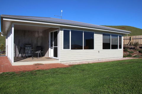 Penguin Seaside Farm - Accommodation ACT 1