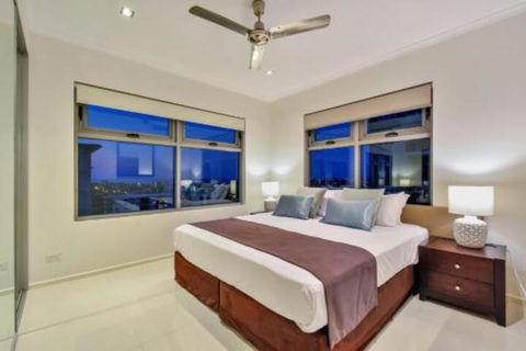 Oceana Darwin Central Oceanfront 3 Bedroom 2 Lounge Room Pool Gym Tennis Court Sleeps 9 - Accommodation ACT 6