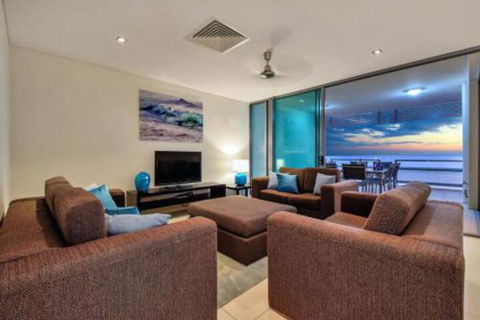 Oceana Darwin Central Oceanfront 3 Bedroom 2 Lounge Room Pool Gym Tennis Court Sleeps 9 - Accommodation ACT 2
