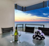 Oceana Darwin Central Oceanfront 3 bedroom 2 Lounge Room Pool Gym Tennis Court Sleeps 9 - Accommodation ACT