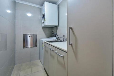 Oceana Darwin Central Oceanfront 3 Bedroom 2 Lounge Room Pool Gym Tennis Court Sleeps 9 - Accommodation ACT 7