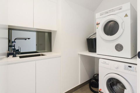 BOUTIQUE STAYS Murrumbeena Place 2 - Accommodation ACT 4