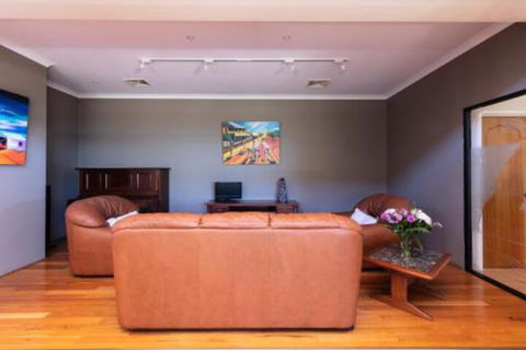 Maidstone Executive Residence - Accommodation ACT 5