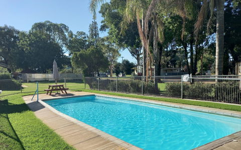 Young Tourist Park - Accommodation ACT 1